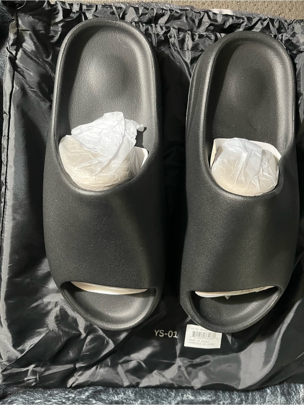 Yeezy Black Slide Sandals - Minimal Open-Toe Design